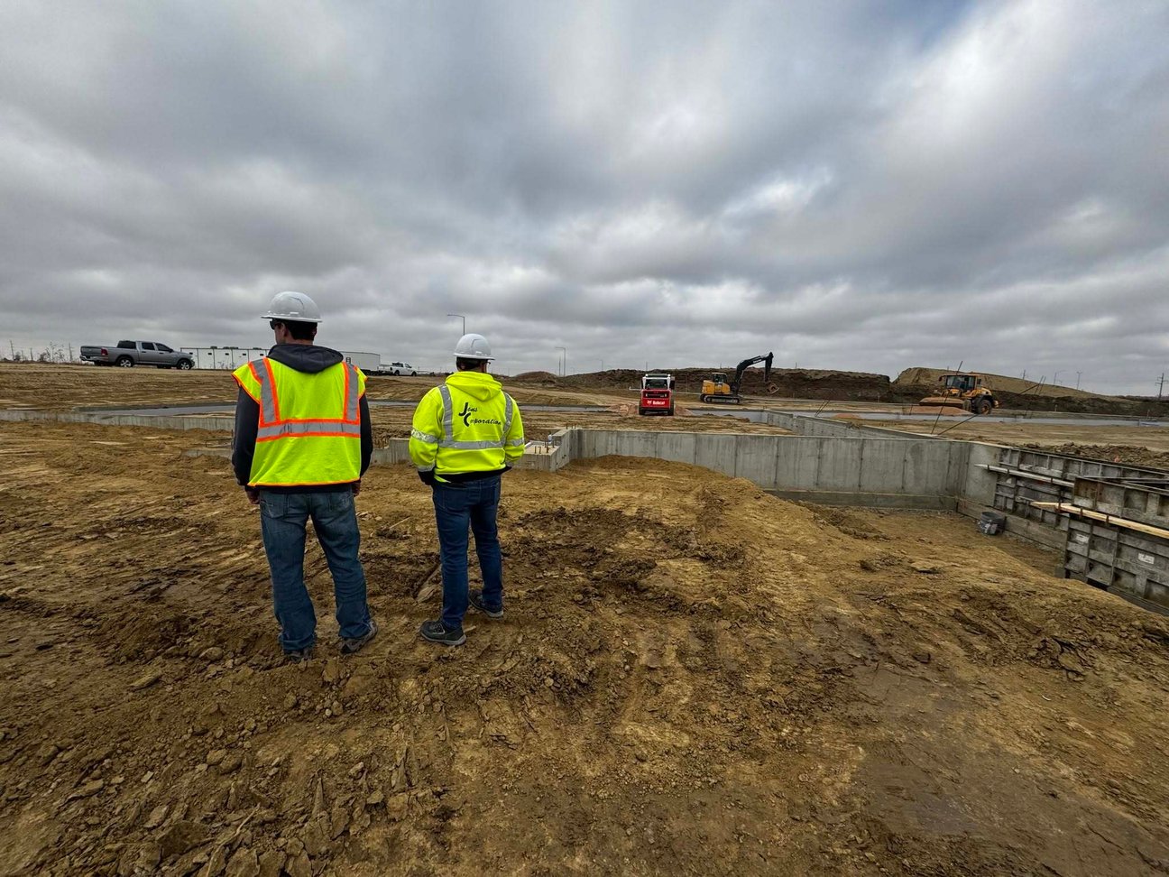 Arcoro customer Jans Corporation workers on a jobsite